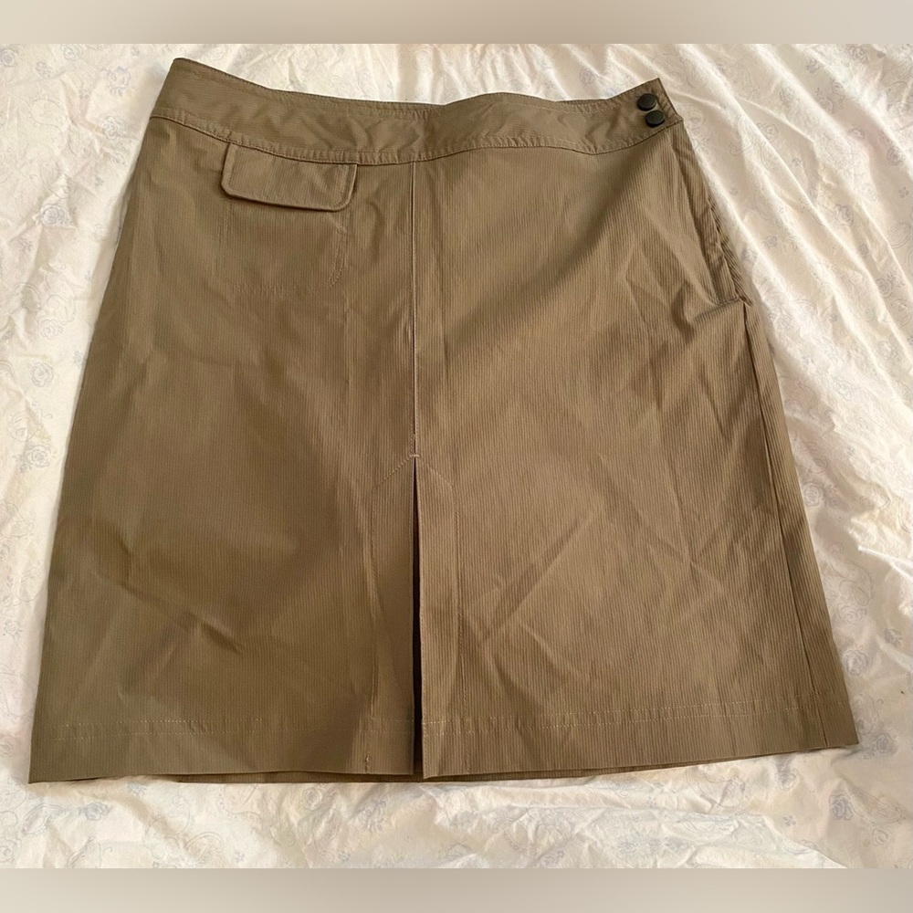 NWOT Tilley Olive Khaki Green Hiking Skort, Size 10